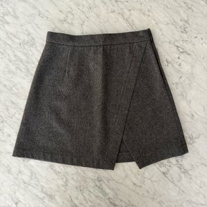 Aritzia Talula Allenbury Grey skirt size 4 US